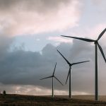 Fragmentierung der Landschaft - Windkraftanlagen und Freiflächen-PV-Anlagen strömen auf Äcker, Wiesen und Wälder der Altmark
